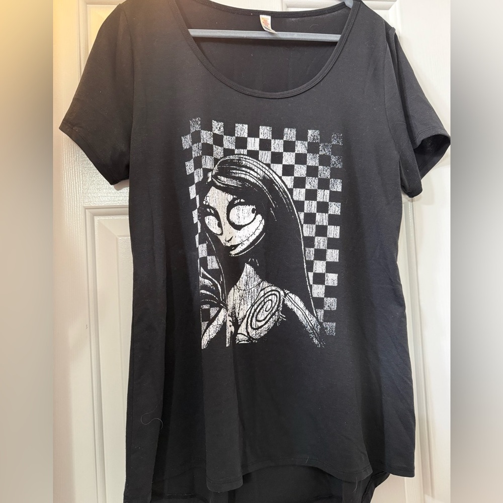 LuLaRoe NBC Sally T-Shirt - Medium